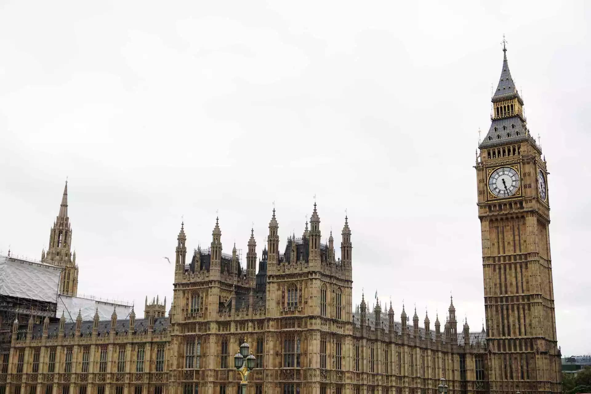 英國 G5 vs 紅磚大學碩士申請比較｜難度、就業與選校策略
